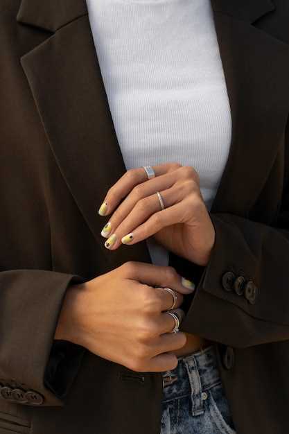 Minimalist Stacking Rings - Style & Sizing Tips
