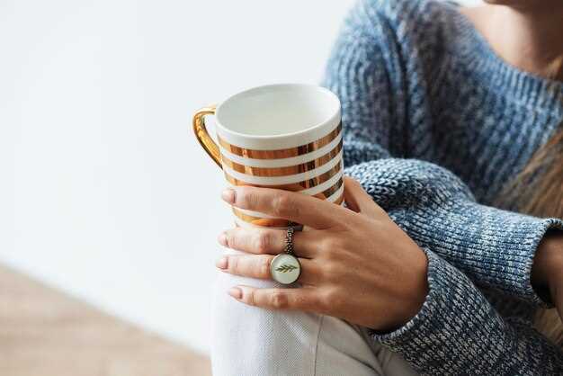 Minimalist Stacking Rings - Style & Sizing Tips Minimalist Stacking Rings - Style & Sizing Tips