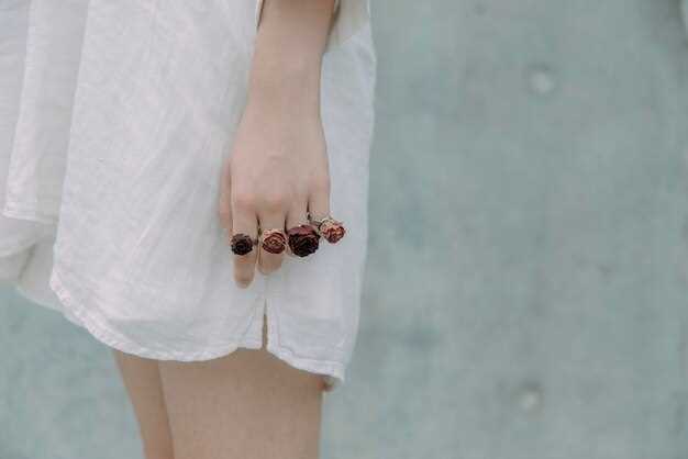 Minimalist Stacking Rings - Style & Sizing Tips Minimalist Stacking Rings - Style & Sizing Tips