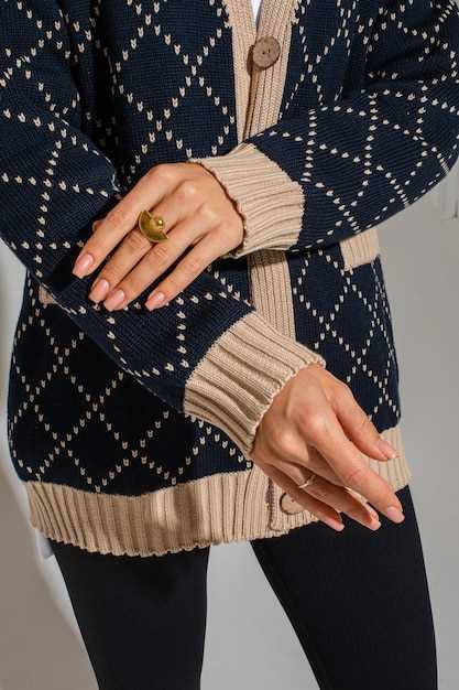 Minimalist Stacking Rings - Style & Sizing Tips Minimalist Stacking Rings - Style & Sizing Tips